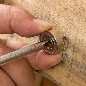 the screw used in pairing with the magnet